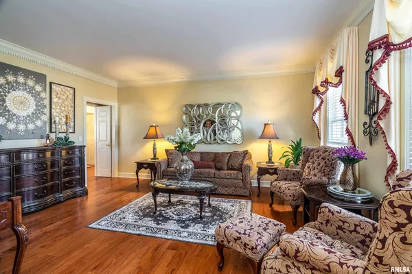 $689,000 | 2101 Windsor Drive, Marion, IL 62959