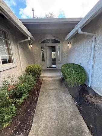 a view of a back yard of the house