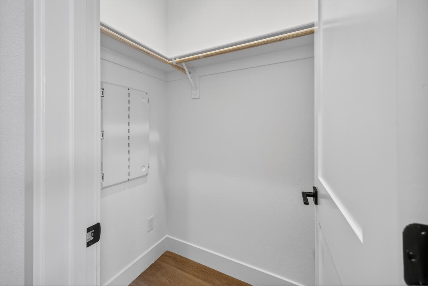 955 Woodside Road Redwood City, CA 94061 - Photo 37 of 46 a view of small space