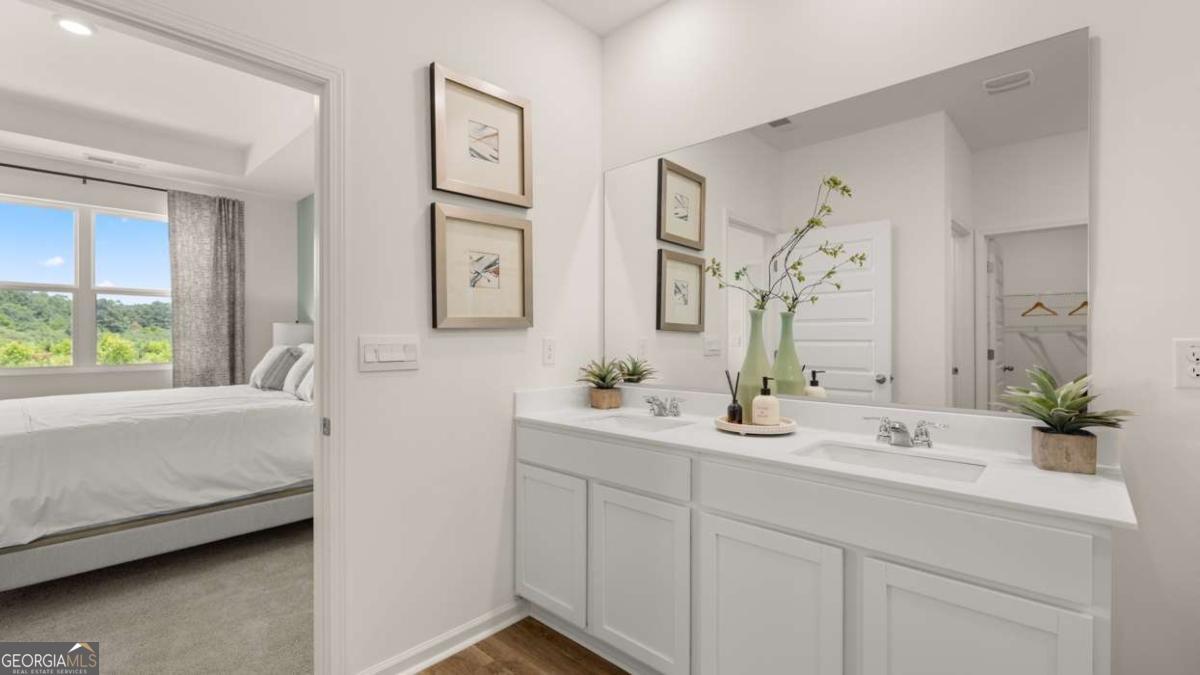 204 Cattle Drive Perry, GA 31069 - Photo 18 of 44 a bathroom with double vanity and a mirror