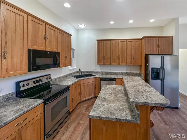 $530,000 | 169 South Kings Road, Lake Sherwood, MO 63357