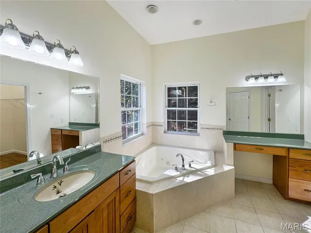 $530,000 | 169 South Kings Road, Lake Sherwood, MO 63357