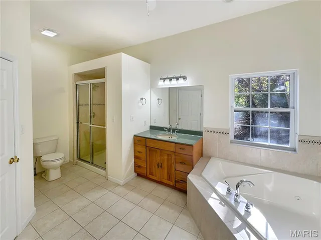 $530,000 | 169 South Kings Road, Lake Sherwood, MO 63357