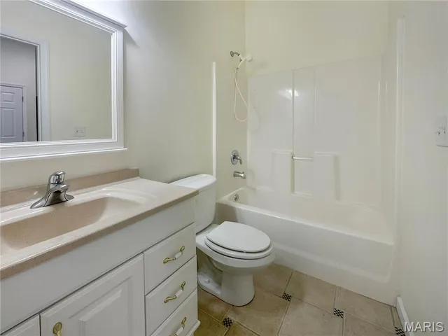 $530,000 | 169 South Kings Road, Lake Sherwood, MO 63357