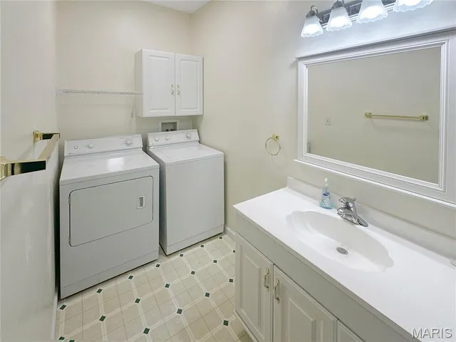 $530,000 | 169 South Kings Road, Lake Sherwood, MO 63357