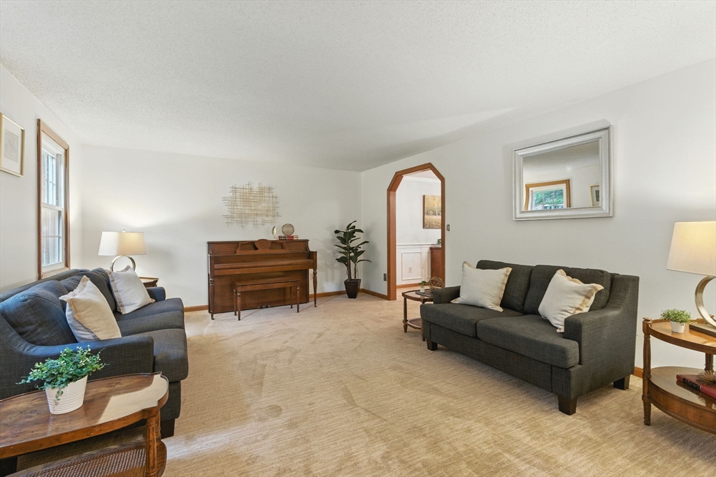 9 Ellsworth Road Andover, MA 01810 - Photo 6 of 37 Gallery Image 6