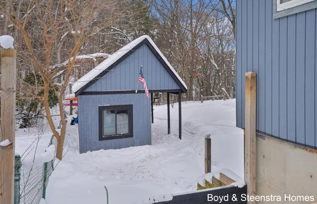 $335,000 | 2854 Northville Drive Northeast, Grand Rapids, MI 49525