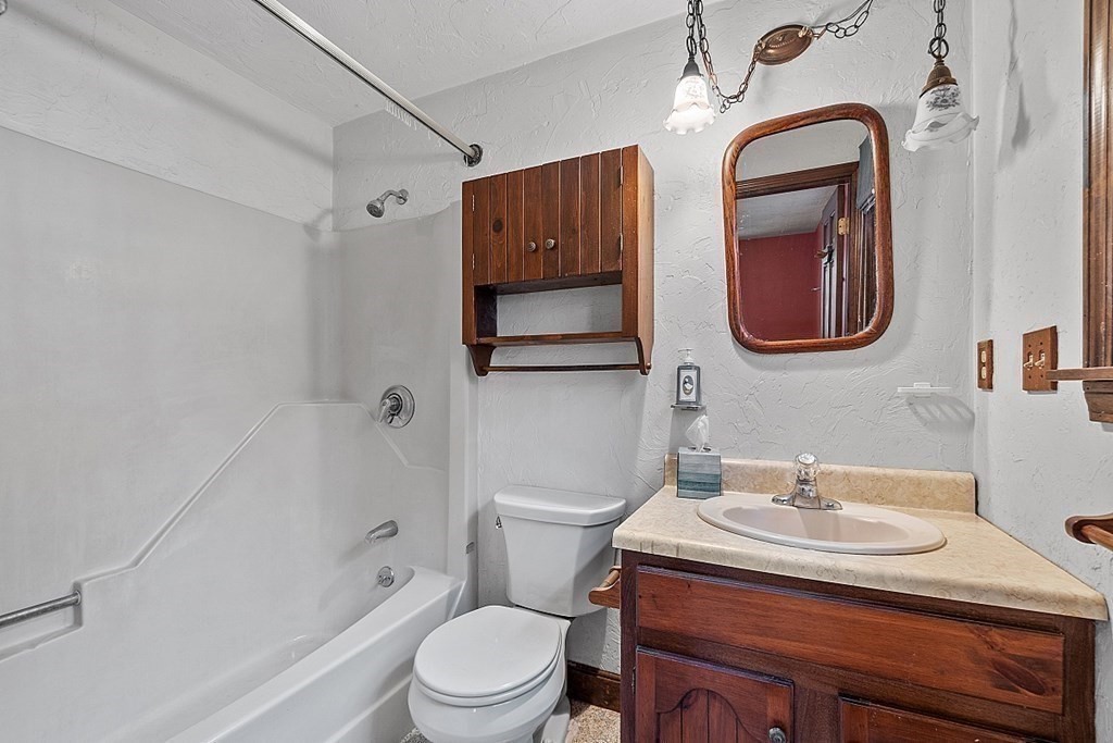 23 Brookfield Road North Brookfield, MA 01535 - Photo 26 of 38 Gallery Image 26