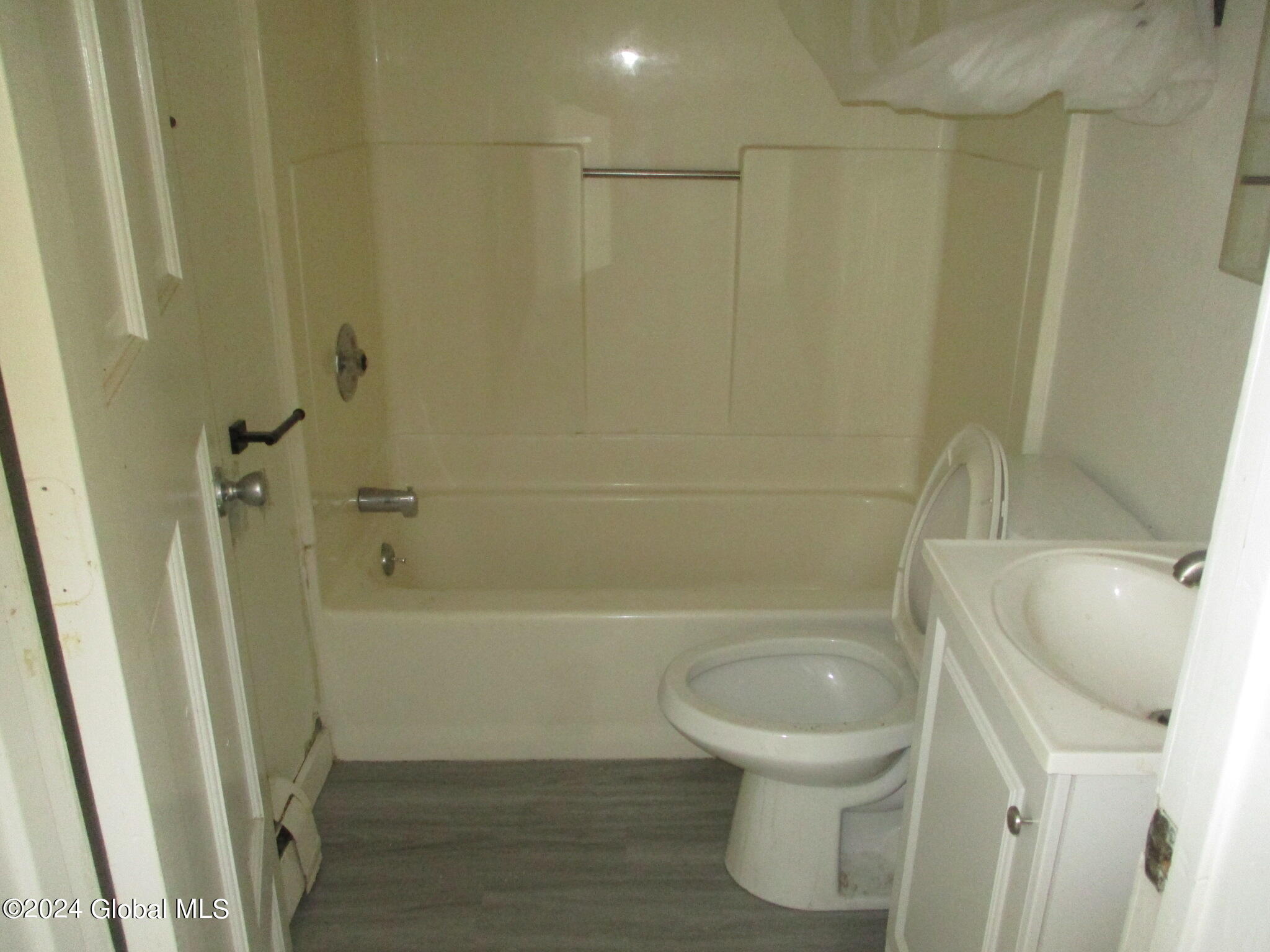 20 Cataract Street, Unit 2 Cohoes, NY 12047 - Photo 2 of 7 20 cat 4