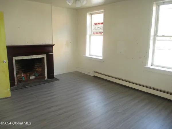 $1,295 | 20 Cataract Street, Unit 2, Cohoes, NY 12047