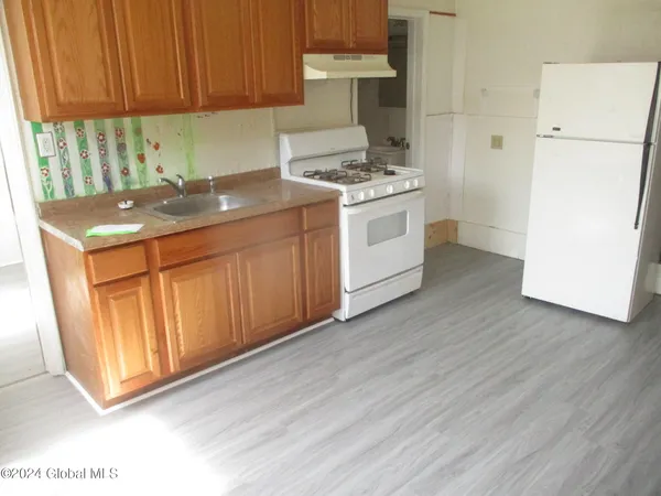$1,295 | 20 Cataract Street, Unit 2, Cohoes, NY 12047