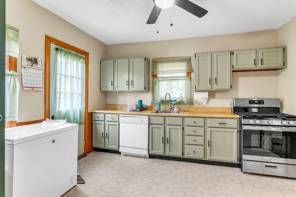 64 Duryea Street Springfield, MA 01104 - Photo 20 of 33