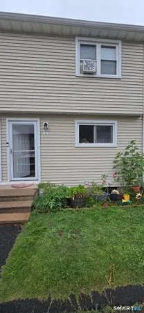 $2,000 | 1081 New Haven Road, Unit 1F, Naugatuck, CT 06770