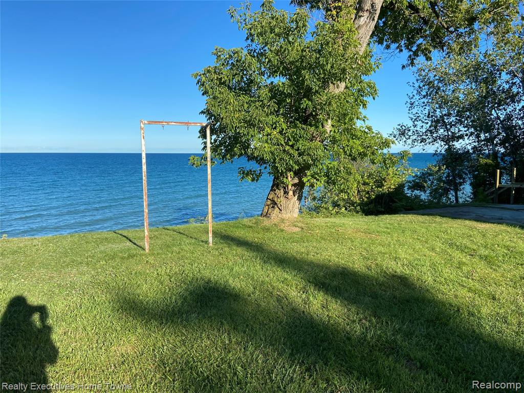 2255 Lakeshore Road Applegate, MI 48401 - Photo 2 of 11