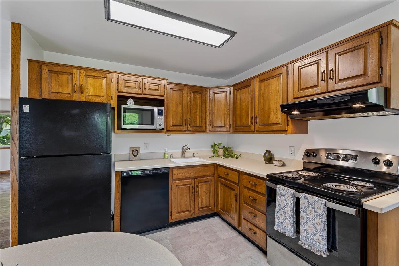 33 Belmont Road Madison, WI 53714 - Photo 11 of 40