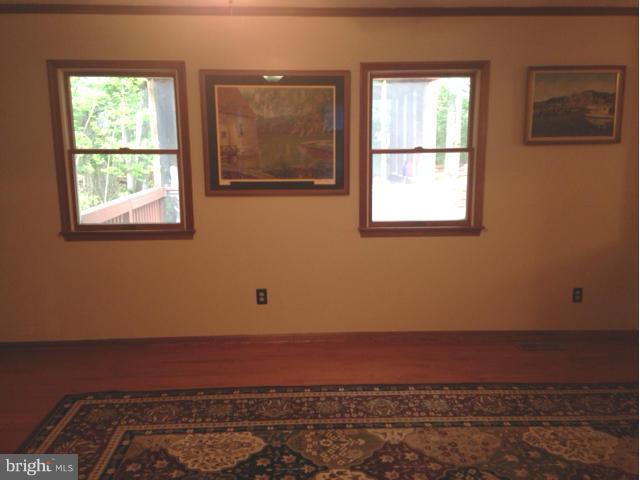 6013 Newton Road Preston, MD 21655 - Photo 14 of 30 Living Room