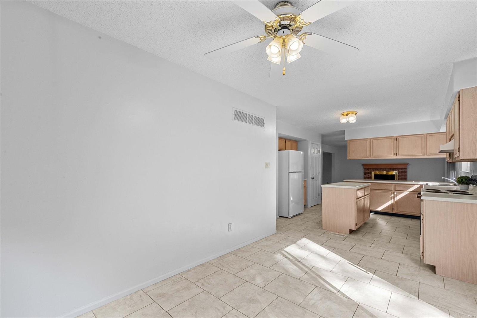 95 Maple Leaf St. Peters, MO 63376 - Photo 13 of 48