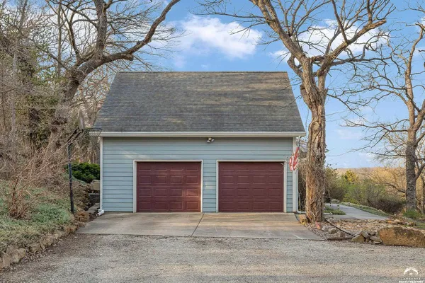 $679,900 | 731 East 1100th Road, Baldwin City, KS 66006