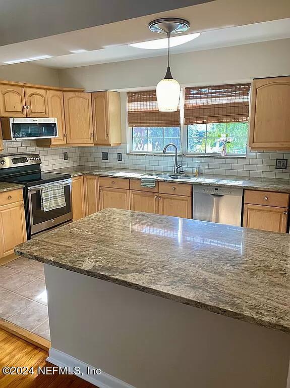 4047 Marianna Road Jacksonville, FL 32217 - Photo 3 of 11 445973591_1187670052411188_6824614211683