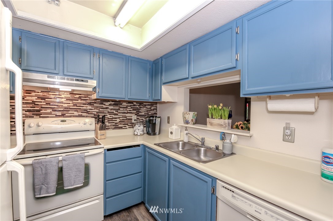 11512 Southeast 175th Street, Unit 15 Renton, WA 98055 - Photo 5 of 37 Gallery Image 5
