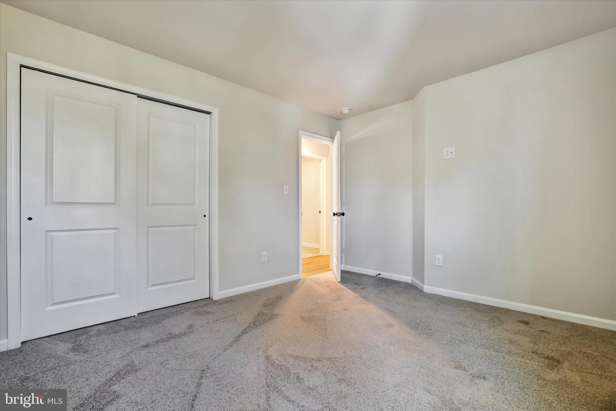 3 Harding Avenue Clementon, NJ 08021 - Photo 18 of 22 Spacious room with inviting natural light.
