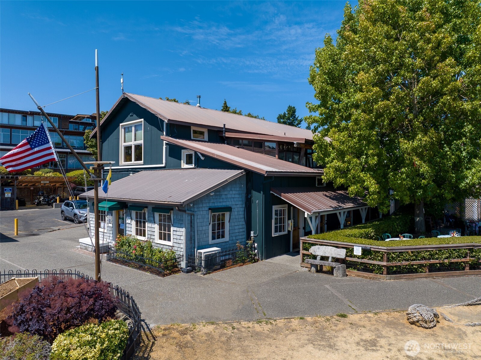 141 Parfitt Way Southwest, Unit M10 Bainbridge Island, WA 98110 - Photo 23 of 23 a front view of a house with a yard