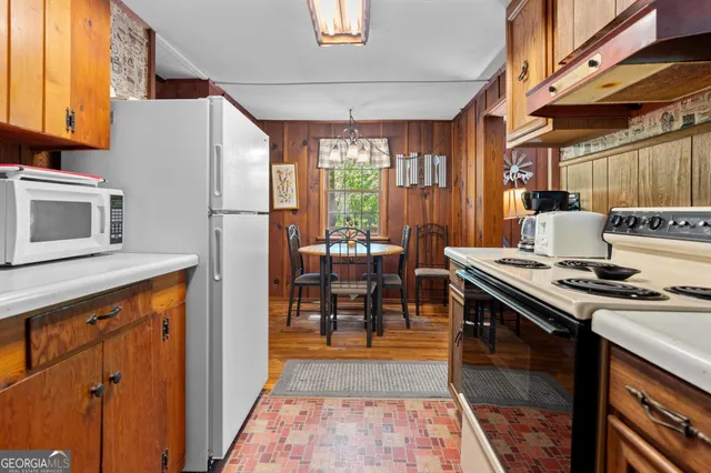 $284,500 | 8378 Dillard Road, Scaly Mountain, NC 28775