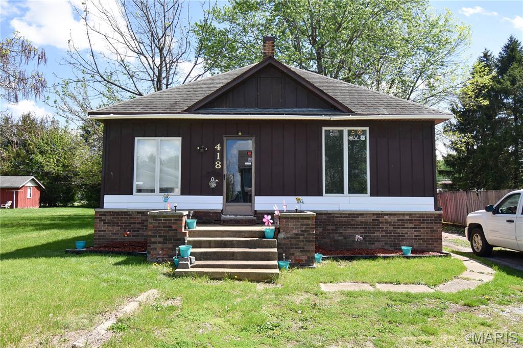 418 East Elm Street Gillespie, IL 62033 - Photo 1 of 20