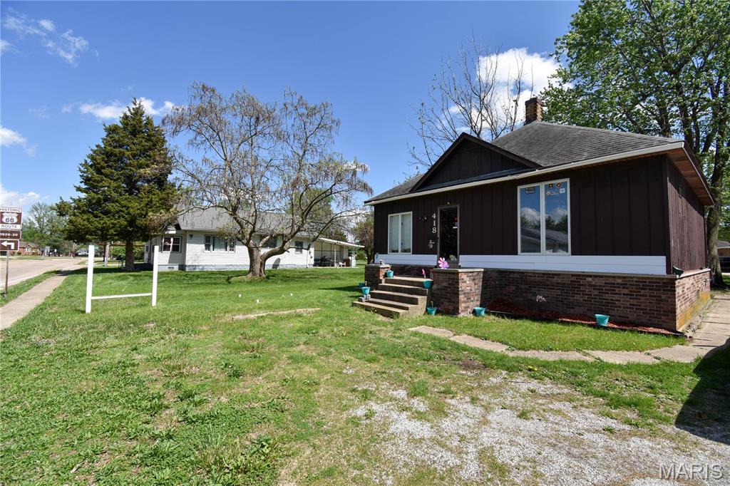 418 East Elm Street Gillespie, IL 62033 - Photo 2 of 20