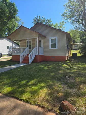 $195,000 | 207 South Caldwell Avenue, Newton, NC 28658