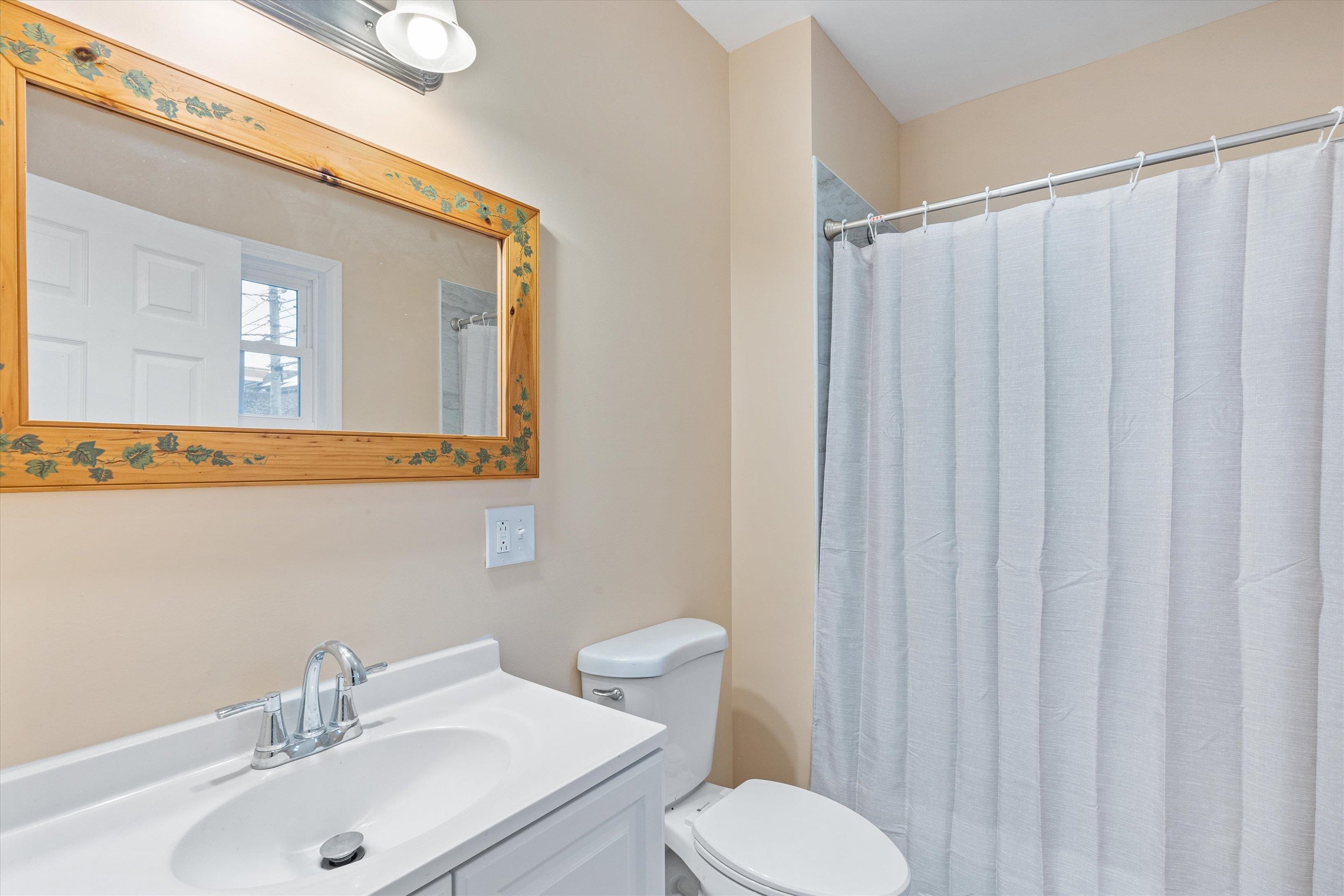 347 Spruce Street Manchester, NH 03103 - Photo 11 of 60