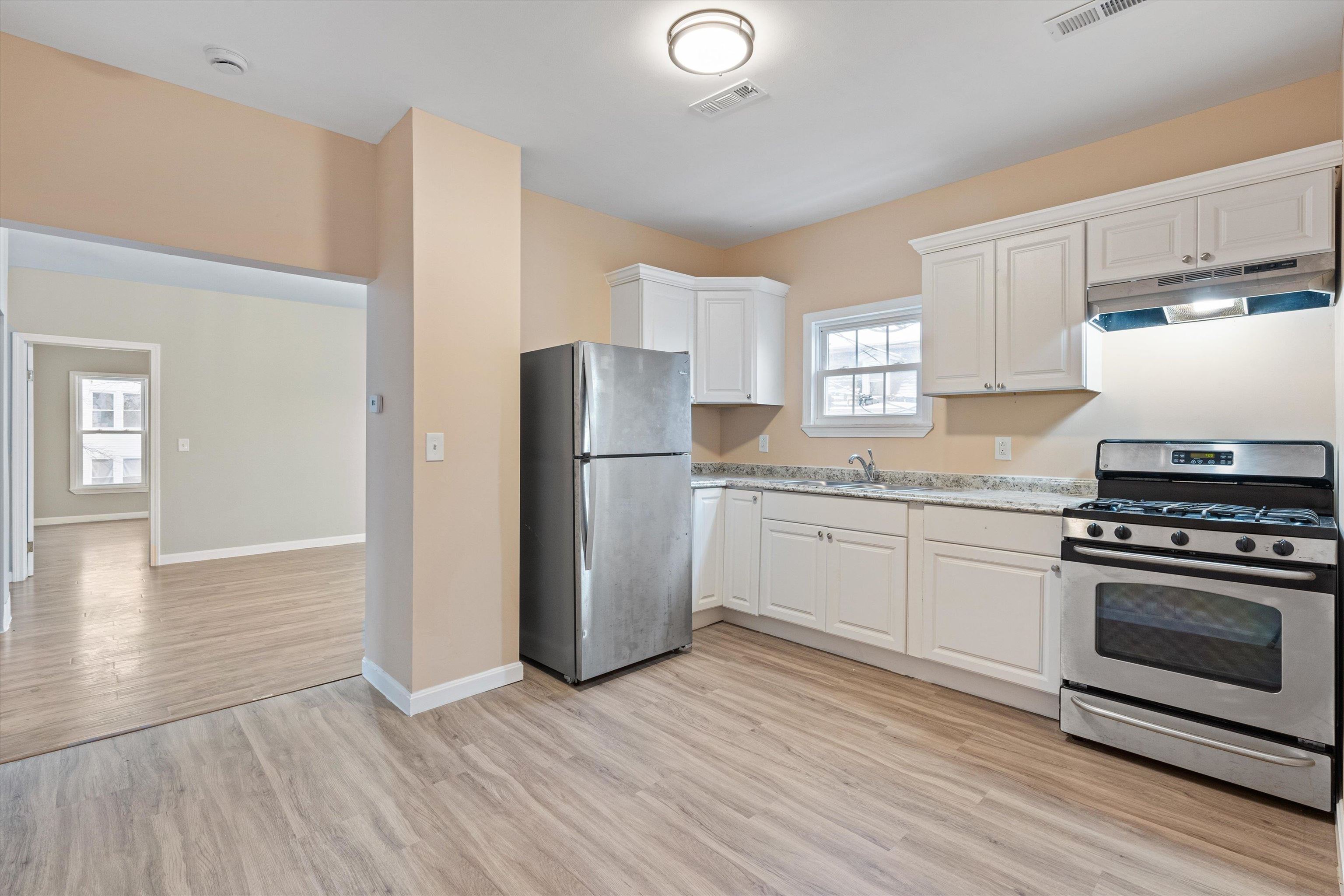 347 Spruce Street Manchester, NH 03103 - Photo 22 of 60