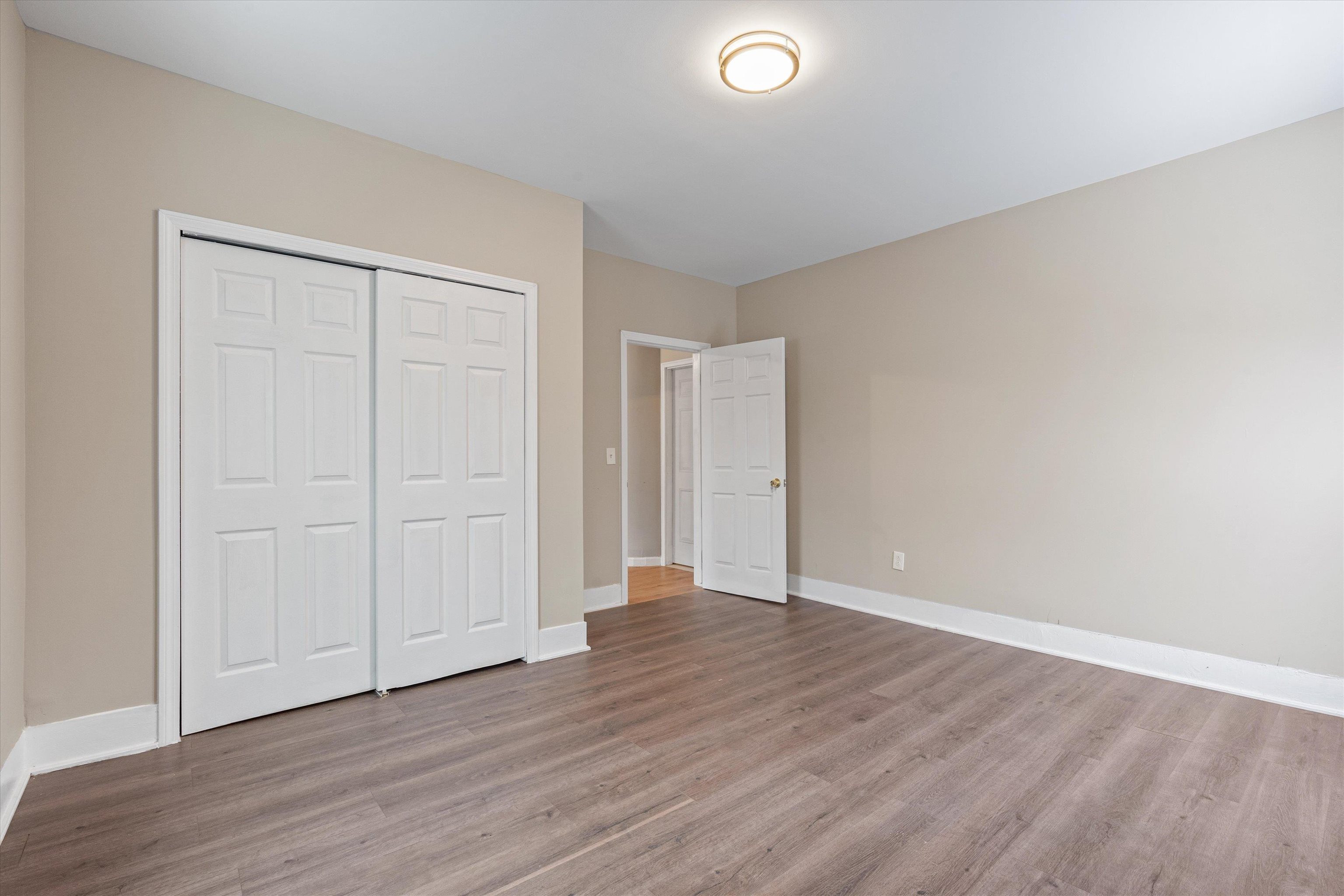 347 Spruce Street Manchester, NH 03103 - Photo 3 of 60