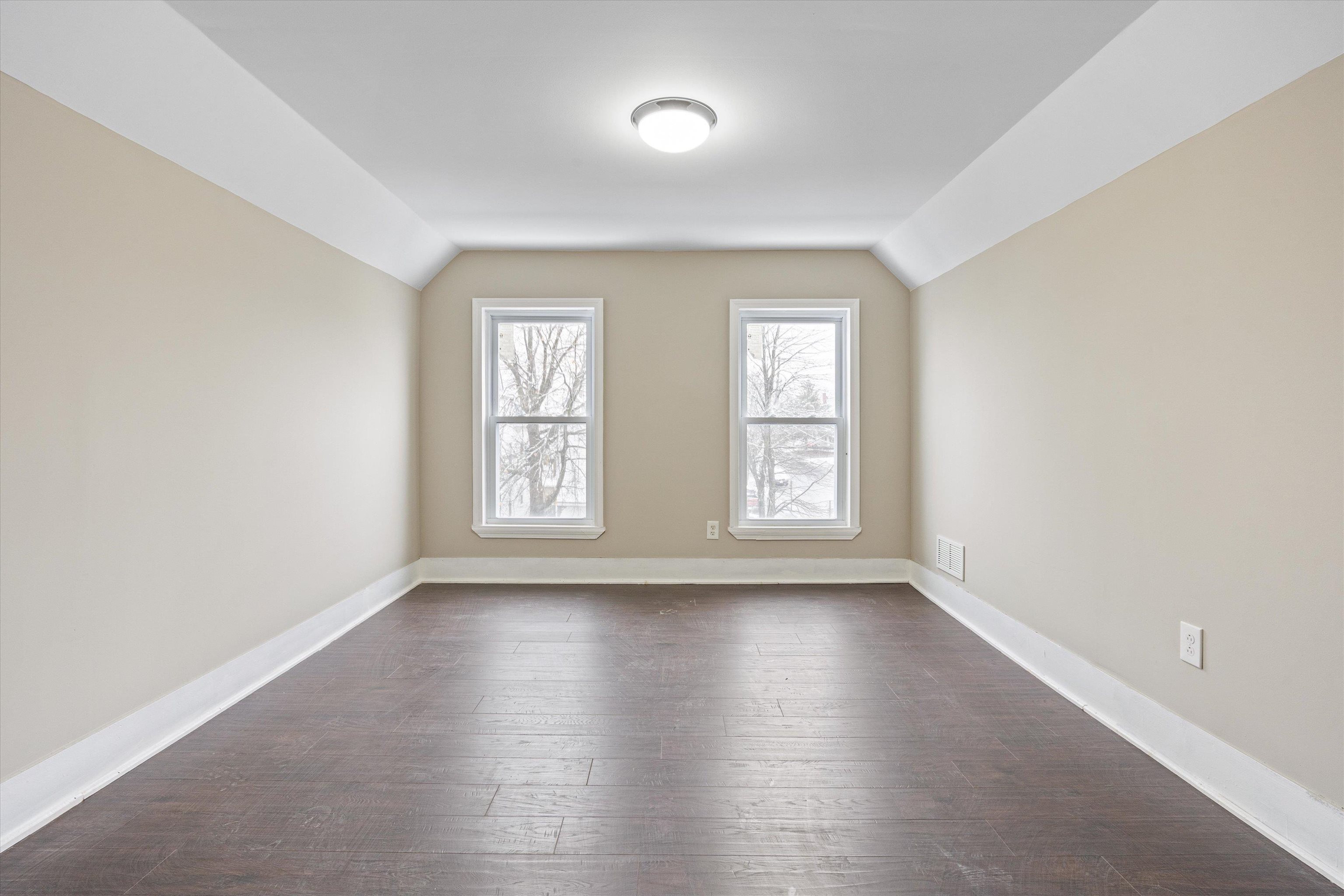 347 Spruce Street Manchester, NH 03103 - Photo 32 of 60