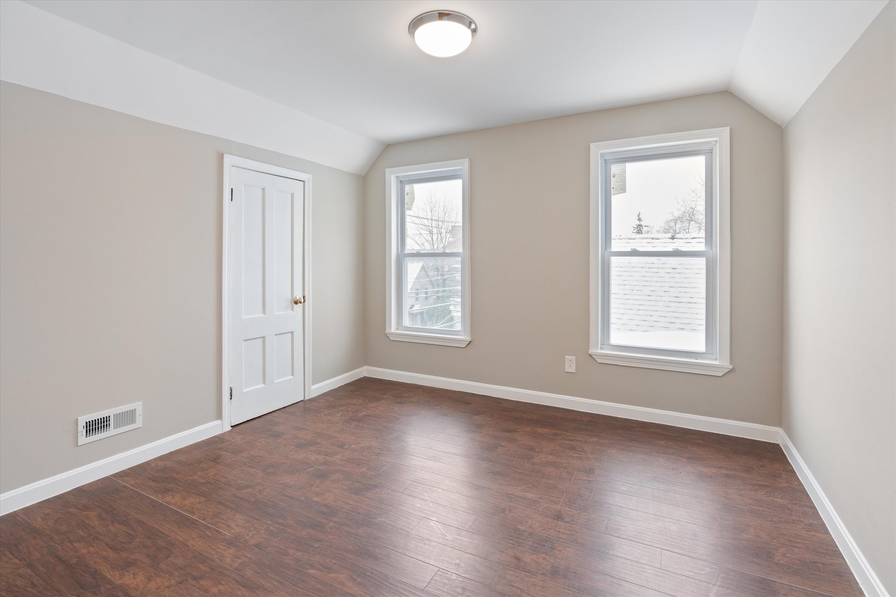 347 Spruce Street Manchester, NH 03103 - Photo 36 of 60