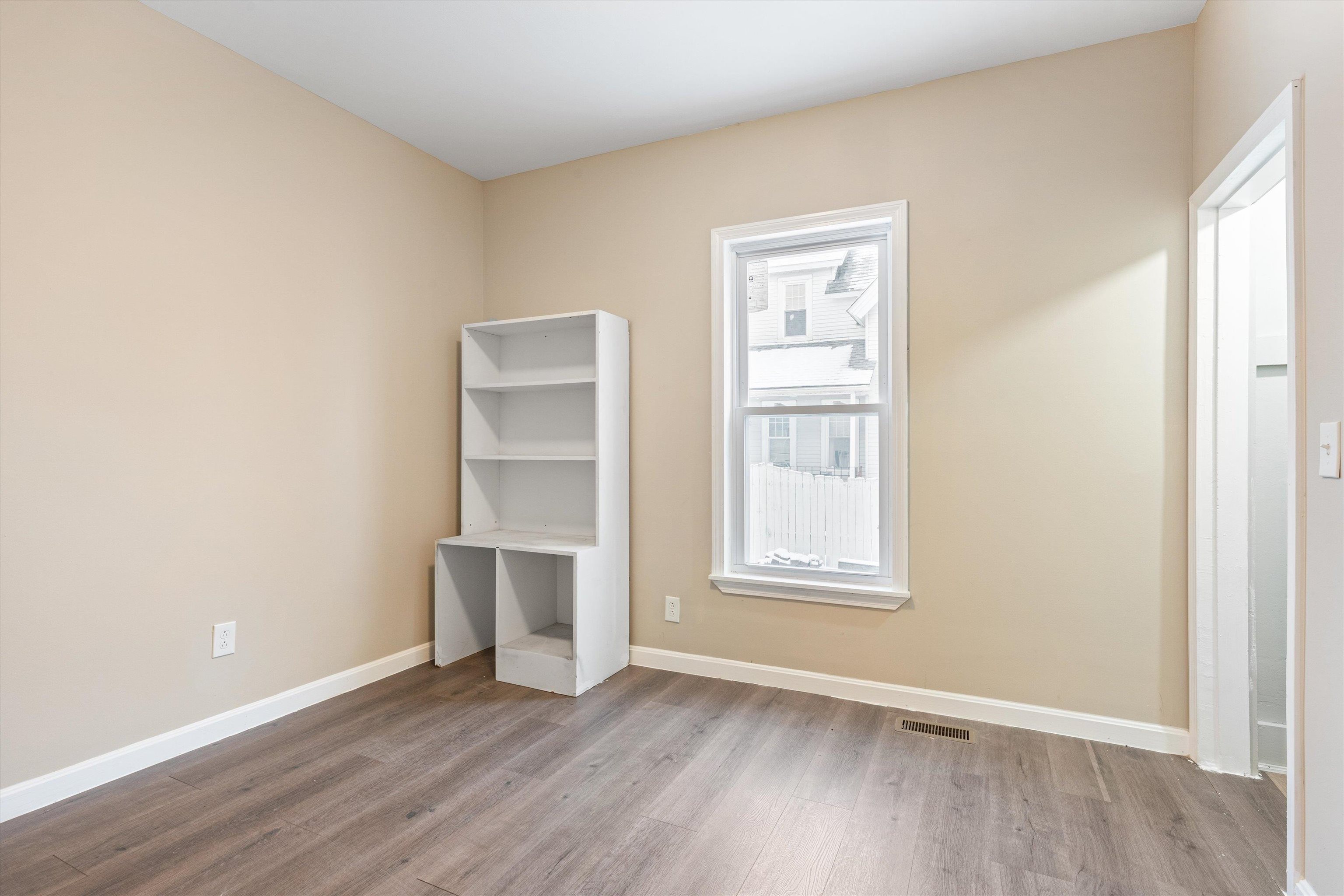 347 Spruce Street Manchester, NH 03103 - Photo 5 of 60