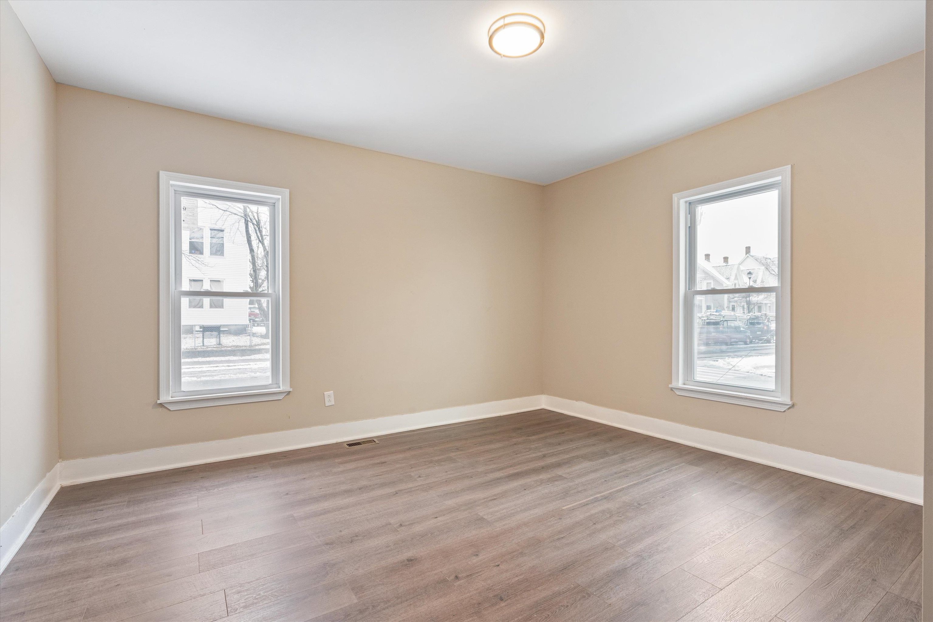 347 Spruce Street Manchester, NH 03103 - Photo 60 of 60