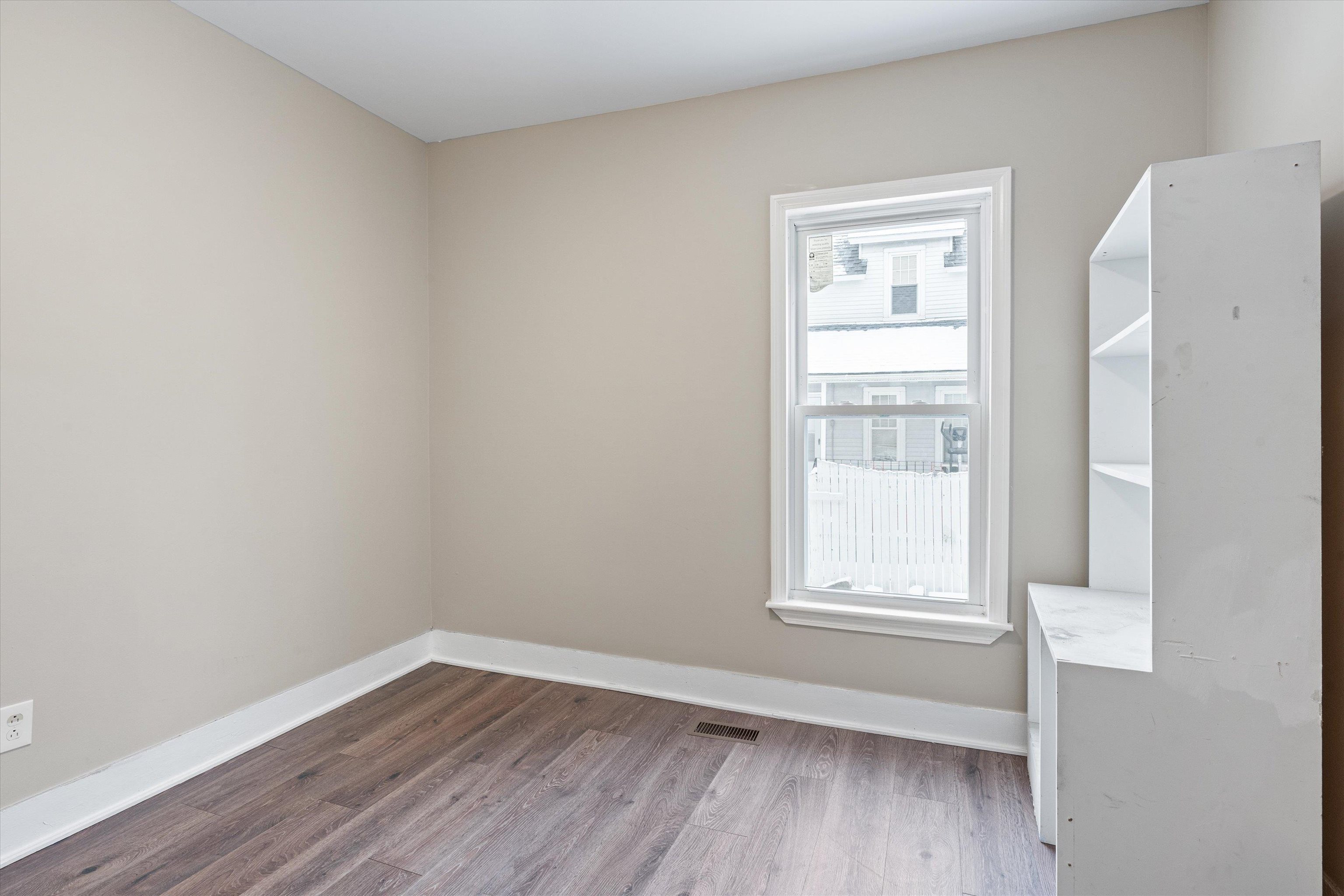 347 Spruce Street Manchester, NH 03103 - Photo 9 of 60