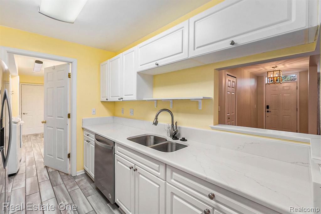 3705 Oakmonte Boulevard, Unit 9 Rochester, MI 48306 - Photo 11 of 31 Gallery Image 11