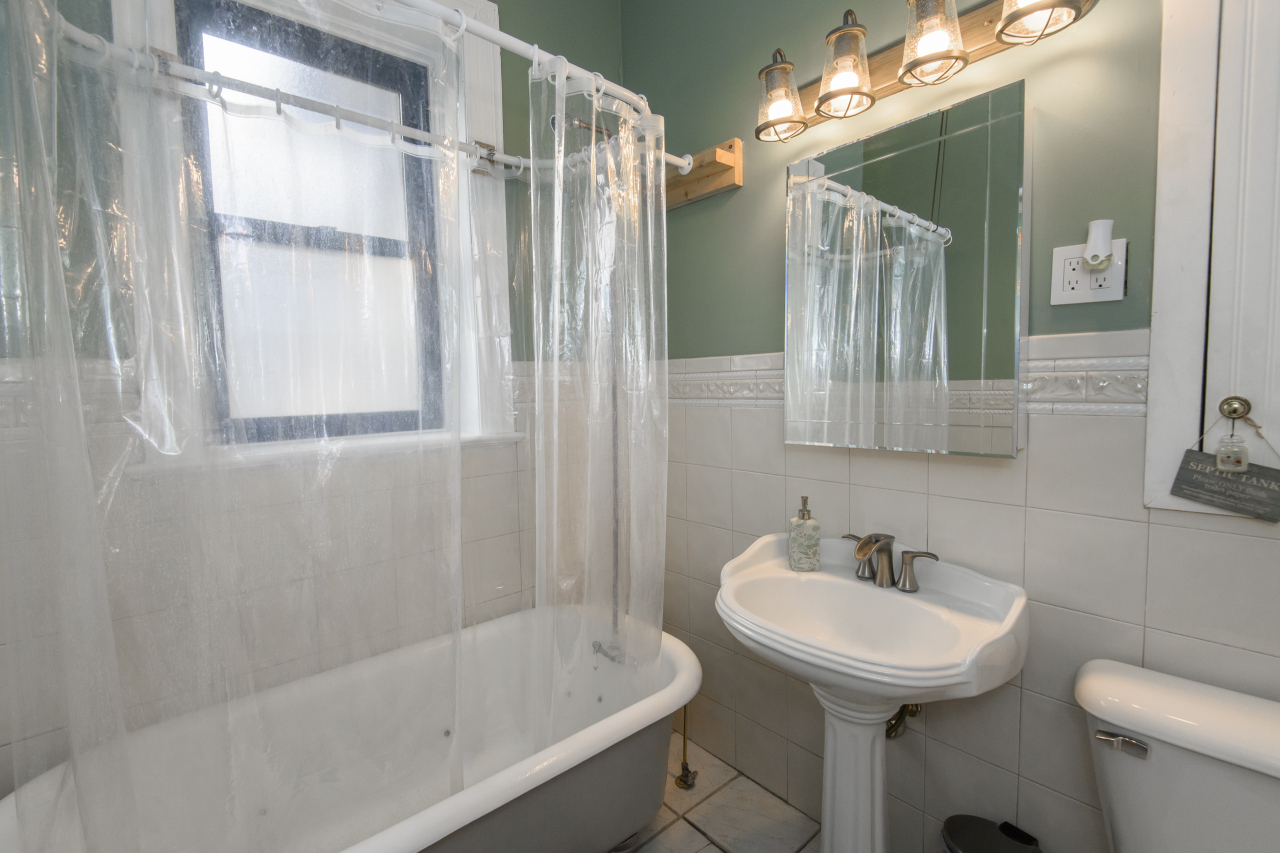 406 South 3rd Street Watertown, WI 53094 - Photo 16 of 30 Upstairs Bath