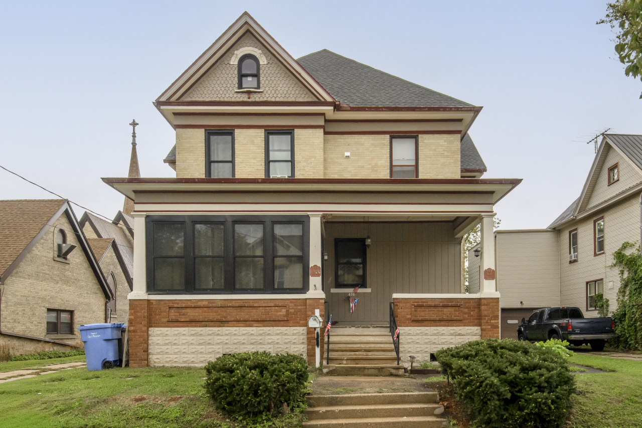 406 South 3rd Street Watertown, WI 53094 - Photo 27 of 30 Curb Appeal