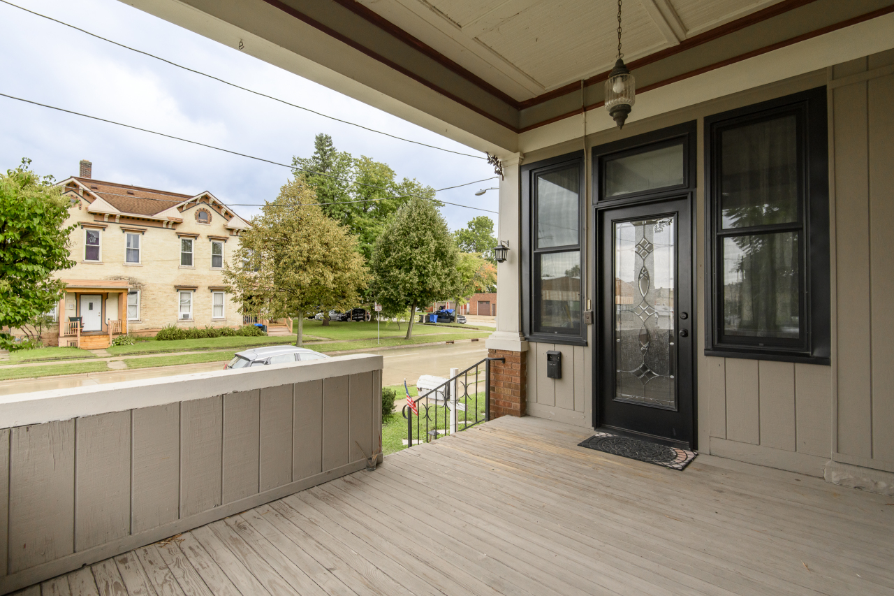 406 South 3rd Street Watertown, WI 53094 - Photo 3 of 30 Morning Coffee Here