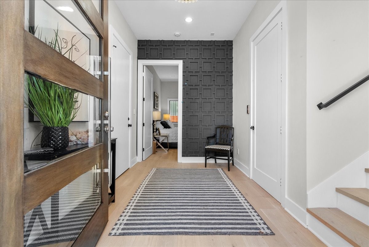 516 Reinerman Street Houston, TX 77007 - Photo 5 of 42 Elegant Entry Elevator awaiting