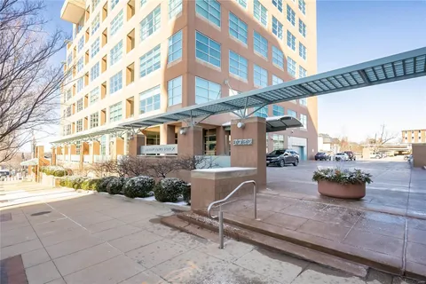 $699,000 | 8025 Maryland Avenue, Unit 5G, Clayton, MO 63105