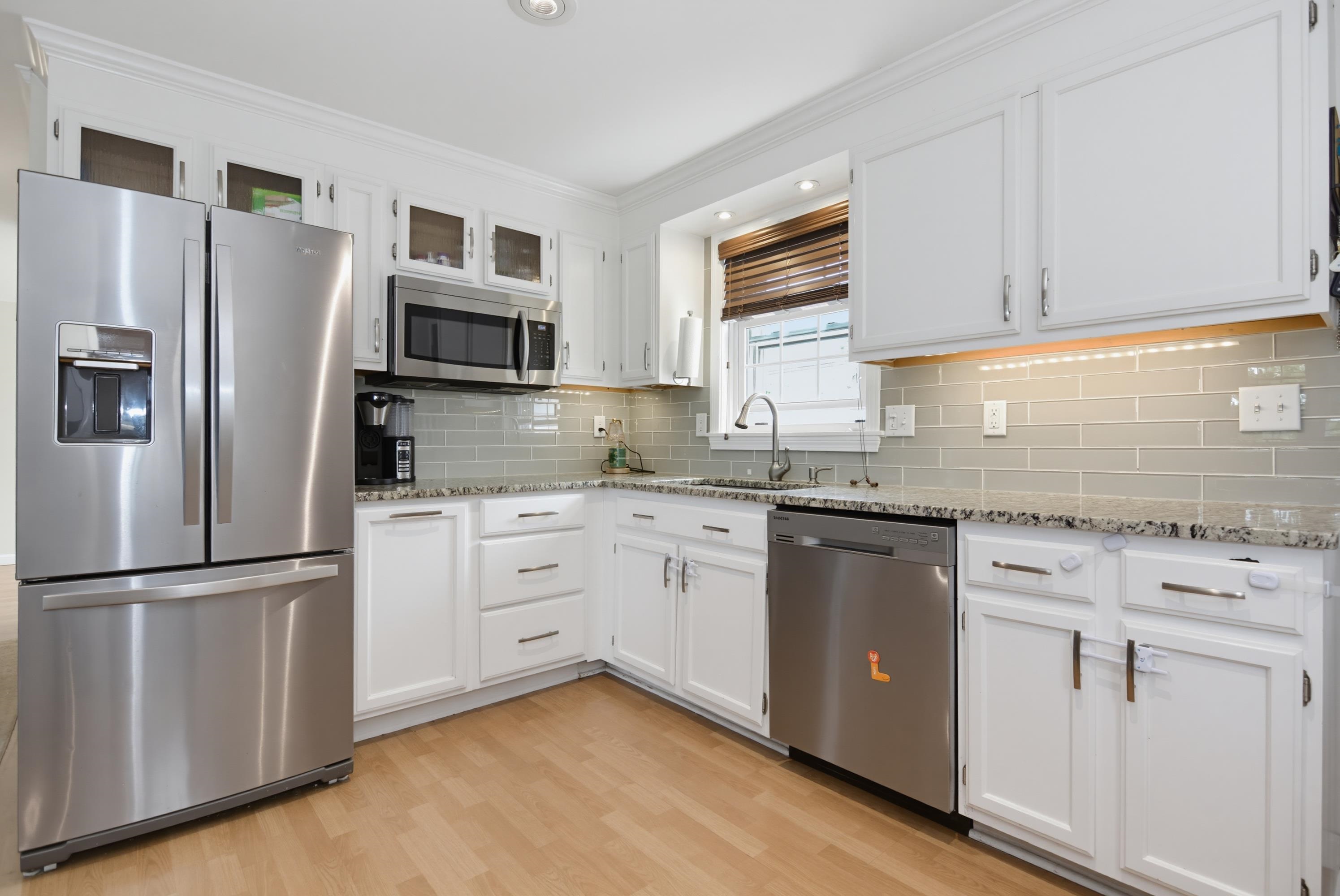 219 Rhode Island Avenue Manchester, NH 03104 - Photo 5 of 37