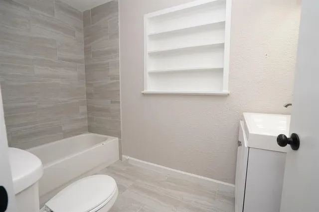 a bathroom with a toilet and a bathtub