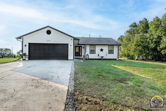 $295,000 | 21015 North Sail-A-Way Drive, Overbrook, KS 66524
