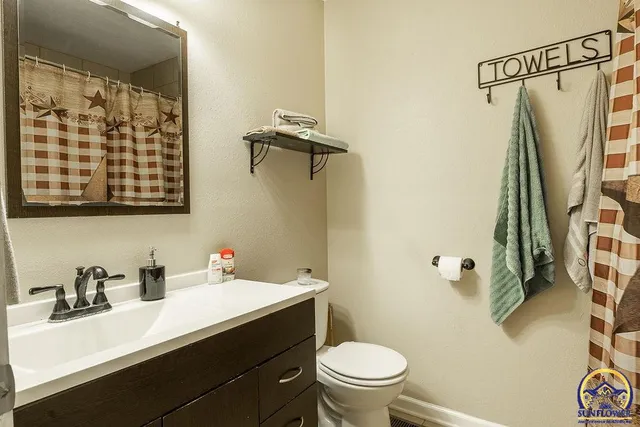 $295,000 | 21015 North Sail-A-Way Drive, Overbrook, KS 66524