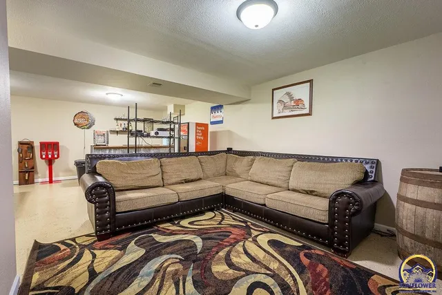 $295,000 | 21015 North Sail-A-Way Drive, Overbrook, KS 66524