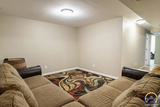 $295,000 | 21015 North Sail-A-Way Drive, Overbrook, KS 66524